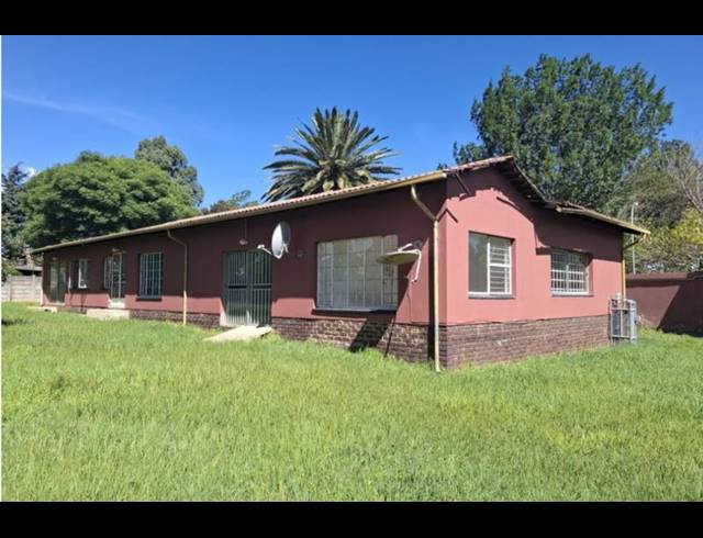 5 BEDROOM HOUSE FOR SALE IN SIMMERFIELD